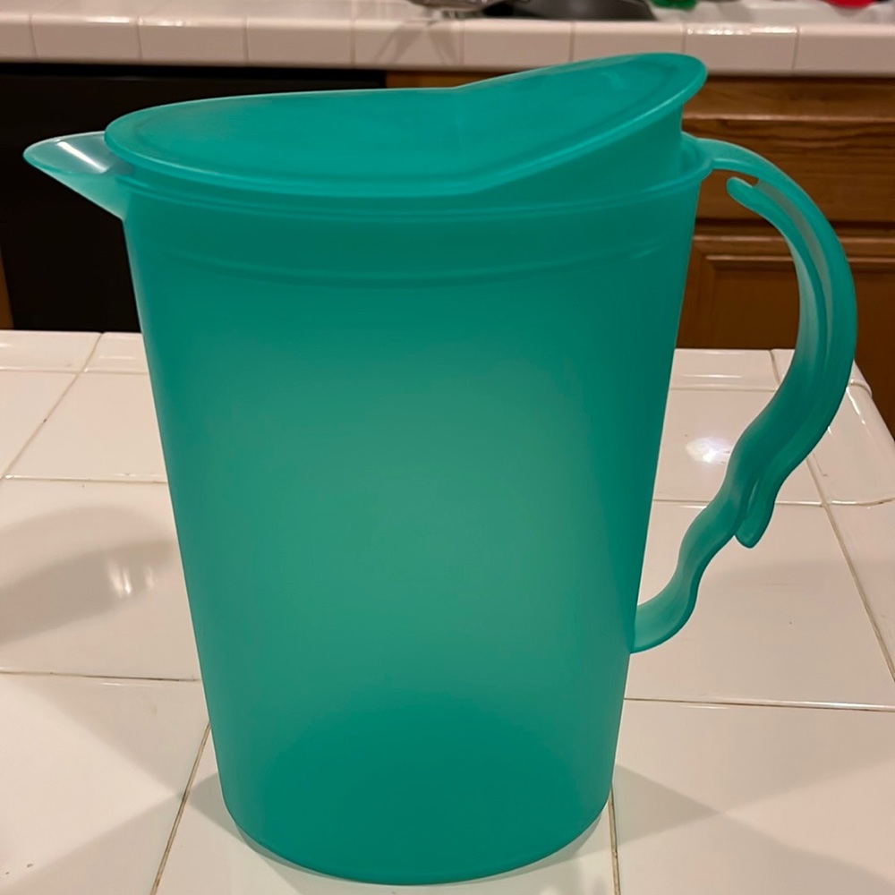 Tupperware pitcher 2.1L